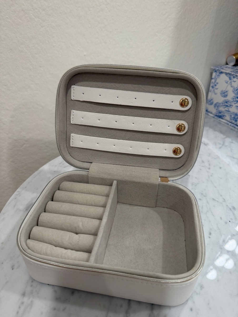 cupcakes & cashmere White Jewelry Case
